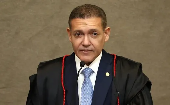 TSE rebate Flávio Bolsonaro e afirma que eleição ocorreu dentro da normalidade