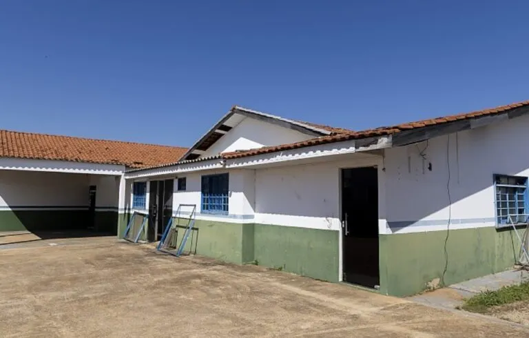 Prédio do CRAS começa a ser demolido para construção de uma nova sede
