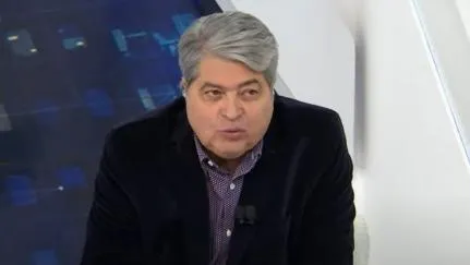 Datena dá cadeirada em Marçal em debate após ser chamado de 'arregão