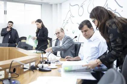 CCJR aprova derrubada de 11 vetos em reunião ordinária Colegiado votou 25 matérias ao todo em encontro nesta terça (3)