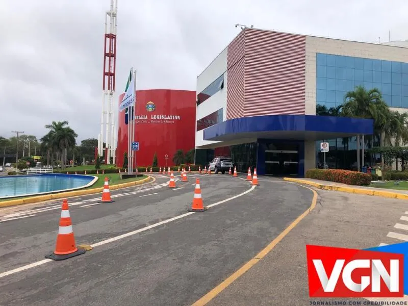 Deputados votam projeto de Mendes que cria cargos no Governo com salários até R$ 12 mil A remuneração dos cargos a serem criados varia entre R$ 12.891,56 a R$ 7.700,56