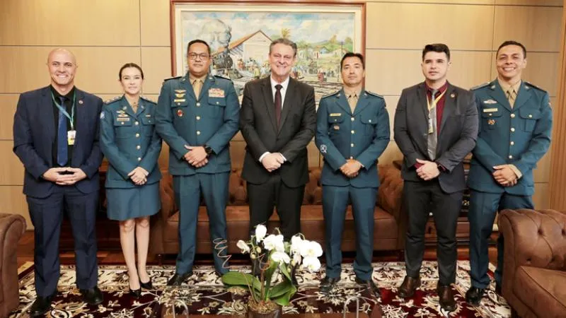 Ministro Carlos Fávaro recebe representantes do Corpo de Bombeiros para avançar no combate às queimadas