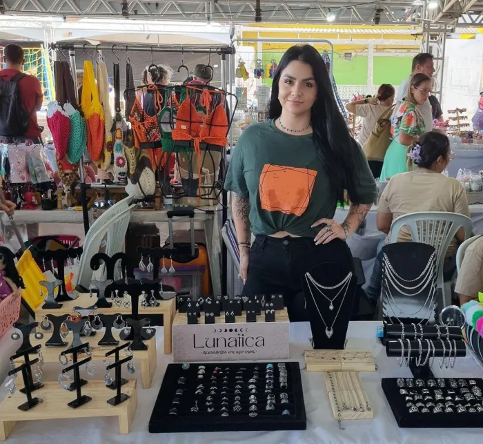 Na FCJA: acessórios em aço inox são destaque da Feira dos Aromas, nesta sexta-feira (27)Estilo e autenticidade marcam as peças em aço inox da Lunática, a mais nova marca presente na Feira dos Aromas da Fundação Casa de José Américo (FC...