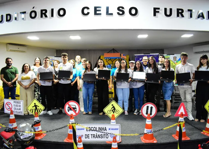 Premiação do Desafio Nota 1000 chega a Patos e premia estudantes de cinco GREs; solenidade marca encerramento de agendaA sequência de premiações do Desafio Nota 1000 foi finalizada na manhã desta quarta-feira (25), na cidade de Patos, onde foram entregues os prêmios