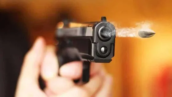 Homem é executado em frente ao portão de cadeia pública
