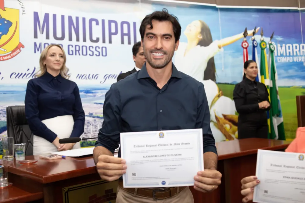 Prefeito Alexandre, vice Edna, vereadores e suplentes são diplomados pela Justiça Eleitoral