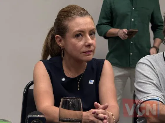 Flávia Moretti promete reduzir comissionados, pagar RGA e reajuste aos concursados
