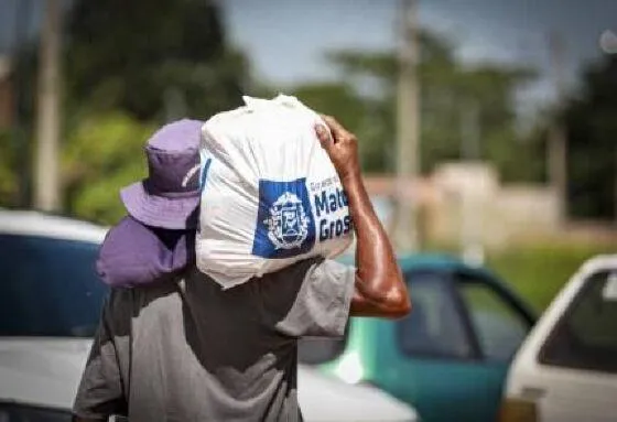 Governo de MT firma contratos de R$ 56 milhões para compra de cestas básicas Em um dos contratos, 172 mil cestas básicas custam R$ 28.391.400,00 milhões