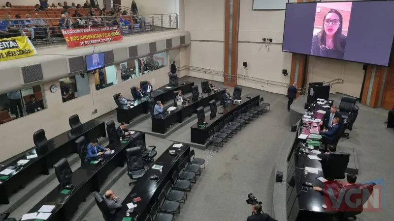 Sem apoio de colegas, Janaina e Cattani não convencem e vetos ao fim da Moratória da Soja são mantidos “É assim que a Assembleia Legislativa quer ser tratada?”, questiona Janaina, que foi chamada de mentirosa por Mendes