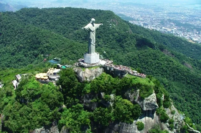 Projeto exclui Cristo Redentor da área do Parque Nacional da TijucaTramita no Senado Federal proposta para excluir a área do Alto do Corcovado, que abriga o Cristo Redentor, dos limites do Parque Nacional da Tijucal