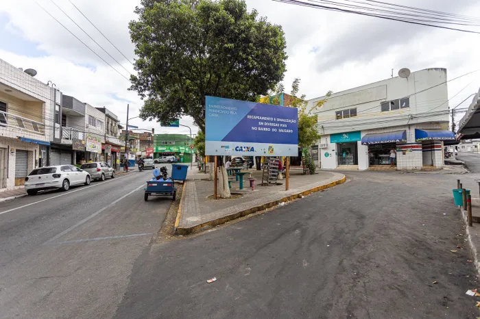 Ruas do bairro do Salgado recebem recapeamento asfáltico pelo Programa “Minha Rua Nova”Foto: Reprodução/Prefeitura de Caruaru - PE A Prefeitura de Caruaru, por meio da Secretaria de Infraestrutura Urbana e Obras (Siurb),