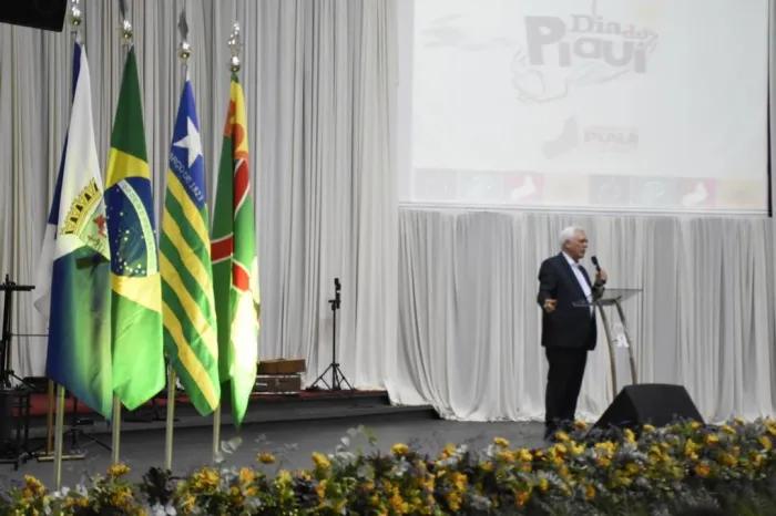 Comemorações alusivas ao Dia do Piauí tem início com culto em Ação de Graças em TeresinaO governador em exercício, Themístocles Filho, destacou conquistas importantes para os piauienses.