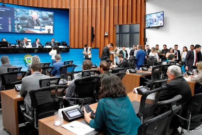 Projetos de adequações de lei e de homenagens estão previstos para votação de hoje