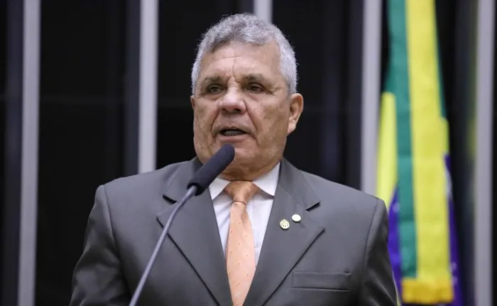 Projeto criminaliza venda de veículo com débitos para ser usado até ser pego pela fiscalizaçãoDeputado afirma que nesses casos é evidente a intenção de burlar a legislação de trânsito; a Câmara discute a proposta