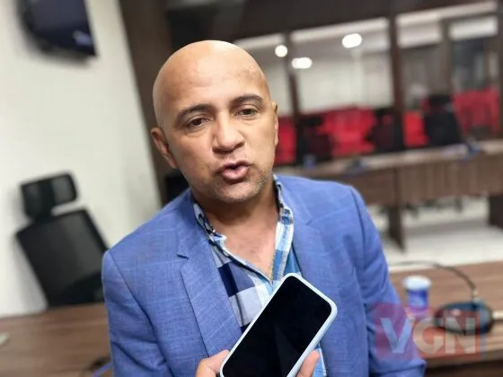 Pedrinho dá “xeque-mate” e evita negociações com cargos na Câmara O atual presidente deu um golpe duro em Wanderley Cerqueira, que se uniu a Flávia e Tião