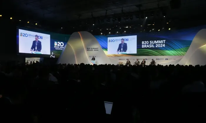 B20 discute regulação da IA e empresas de tecnologia pedem diálogoRecomendações serão levadas ao encontro do G20, em novembro