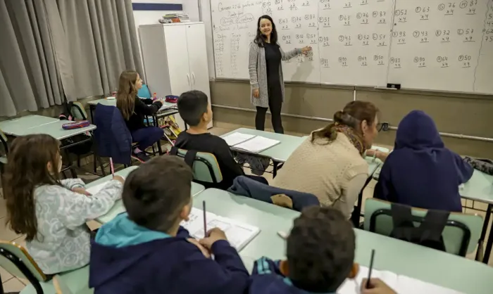 Pé-de-Meia: pagamento a estudantes começa nesta segunda-feiraParcela é depositada de forma escalonada até 4 de novembro
