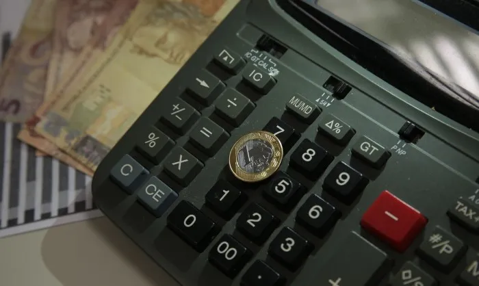 Mercado financeiro eleva previsão da inflação de 4,5% para 4,55%Estimativa estoura meta definida pelo Conselho Monetário Nacional