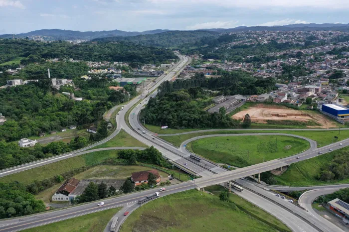 Rodovia dos Minérios: duplicação muda vida de motoristas, comerciantes e moradoresTrecho de 4,74 quilômetros foi inaugurado na última sexta-feira (25) pelo governador Carlos Massa Ratinho Junior e é o primeiro de uma série