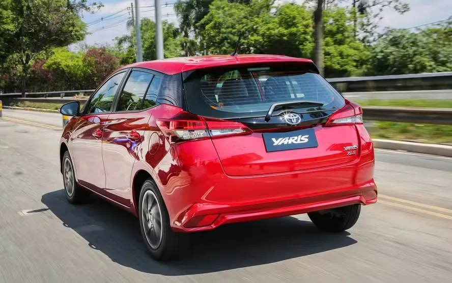 Toyota Yaris 2025: preços, versões e equipamentos Família de hatch e sedã compactos chega à linha 2025 mais cara, partindo de R$ 99.490